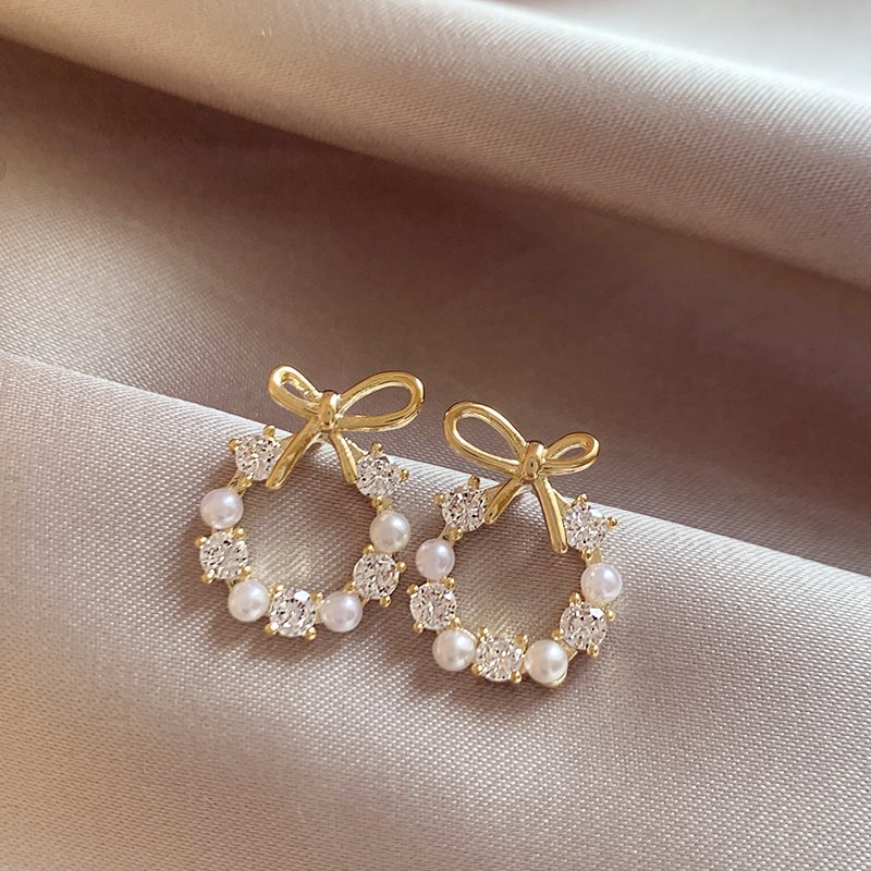 Pearl bow earrings for women 2024 new hot item, high-end fashion earrings, light luxury temperament, Korean style ear accessories