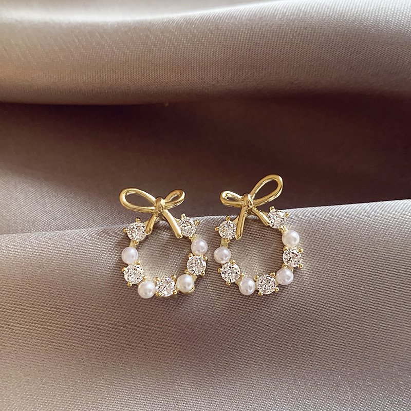 Pearl bow earrings for women 2024 new hot item, high-end fashion earrings, light luxury temperament, Korean style ear accessories