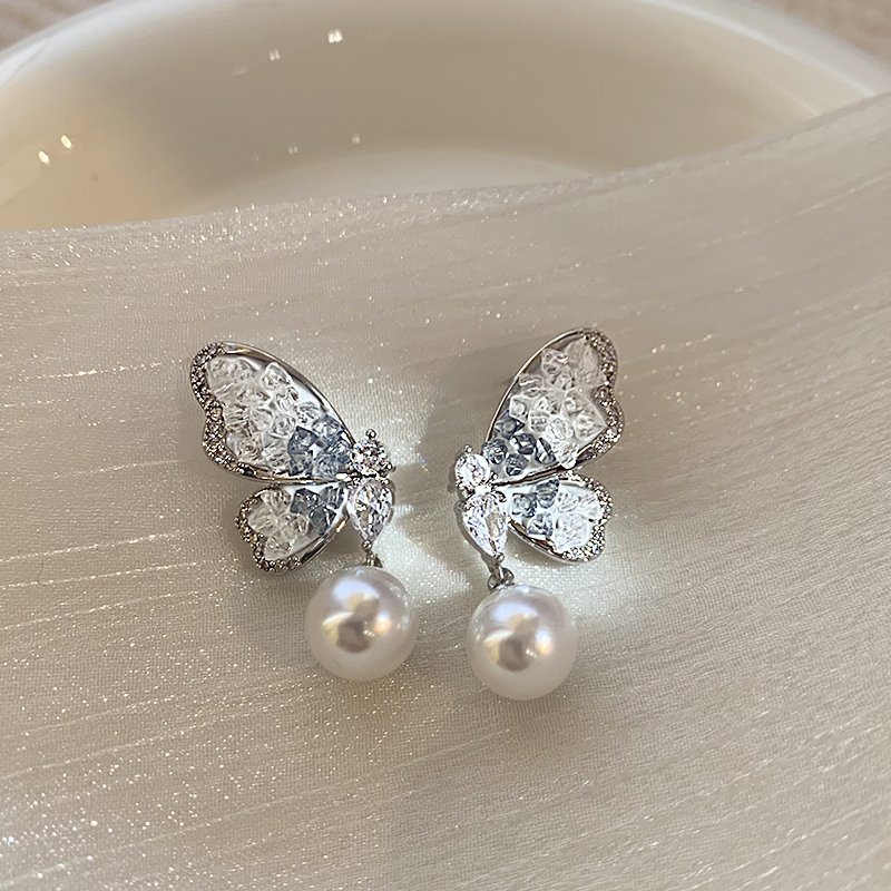 Pearl butterfly earrings, women's light luxury high-end temperament earrings, 2024 new popular unique ear accessories