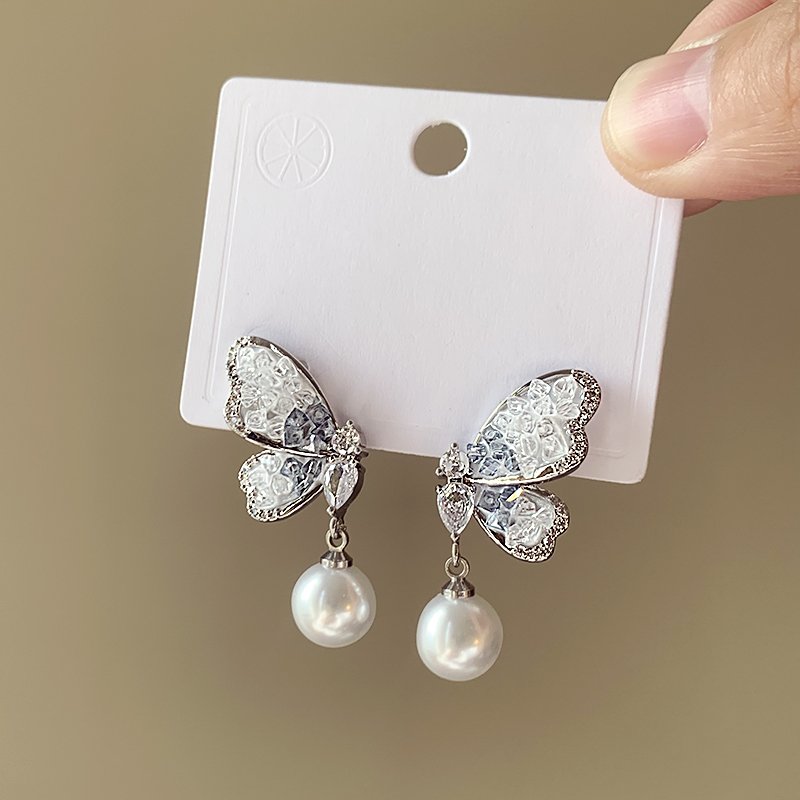 Pearl butterfly earrings, women's light luxury high-end temperament earrings, 2024 new popular unique ear accessories