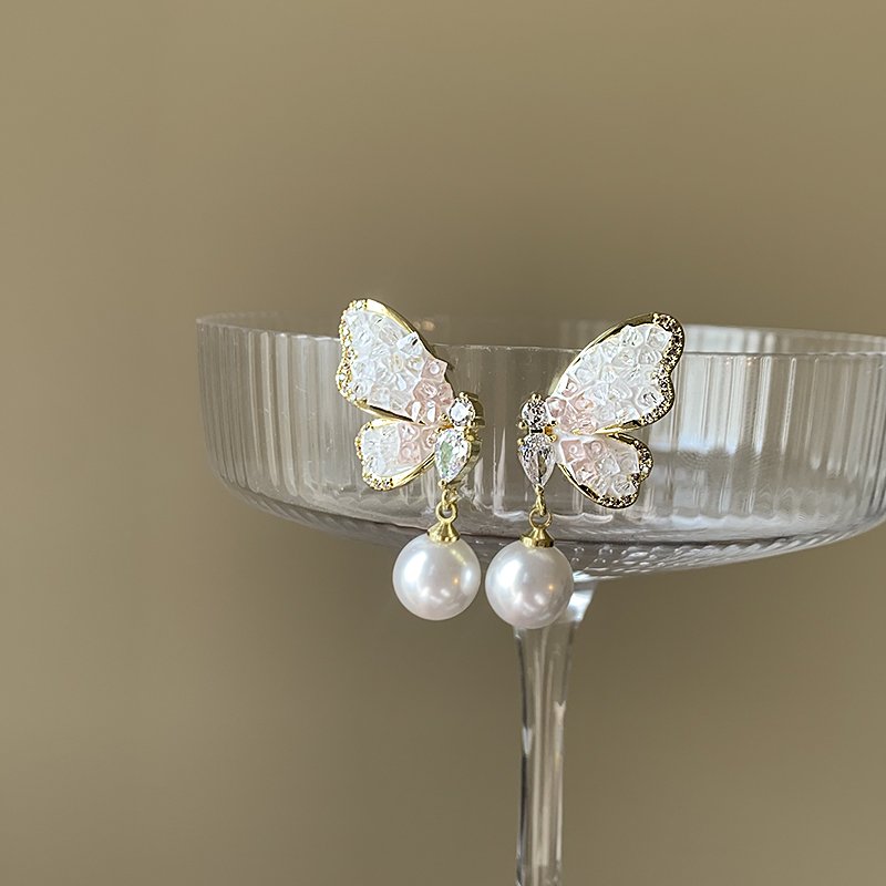 Pearl butterfly earrings, women's light luxury high-end temperament earrings, 2024 new popular unique ear accessories