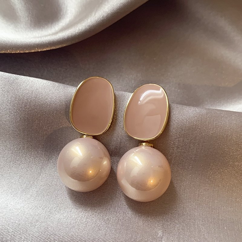 Pearl earrings 2024 new popular high-end earrings earrings earrings pendant women's light luxury temperament unique ear accessories