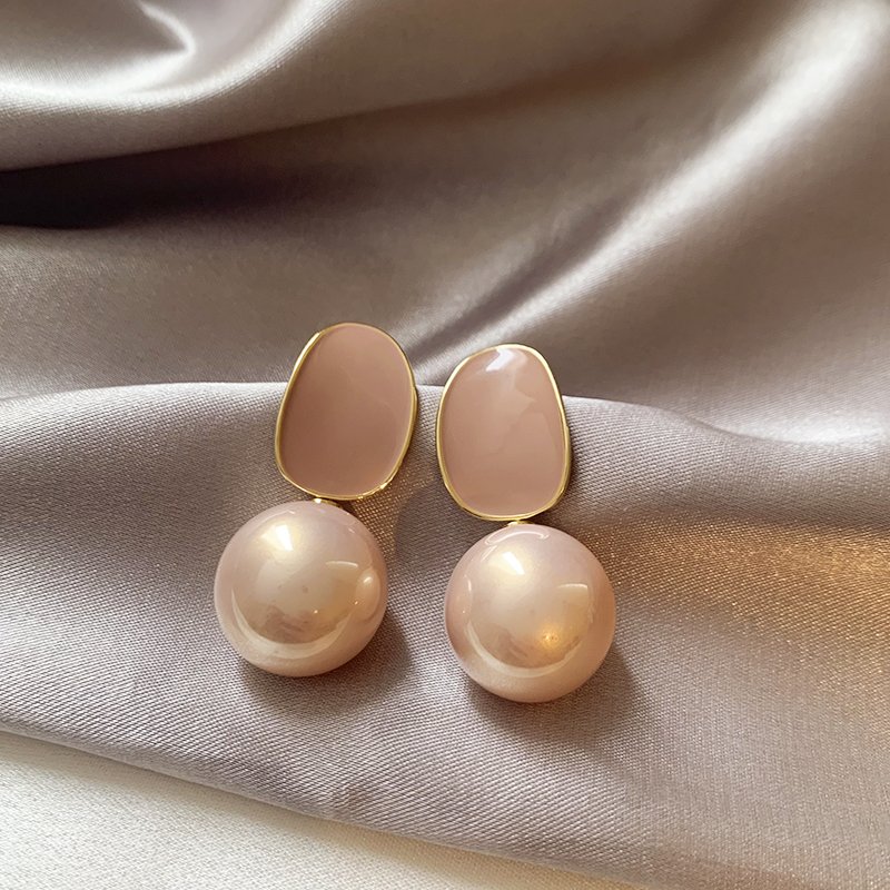 Pearl earrings 2024 new popular high-end earrings earrings earrings pendant women's light luxury temperament unique ear accessories