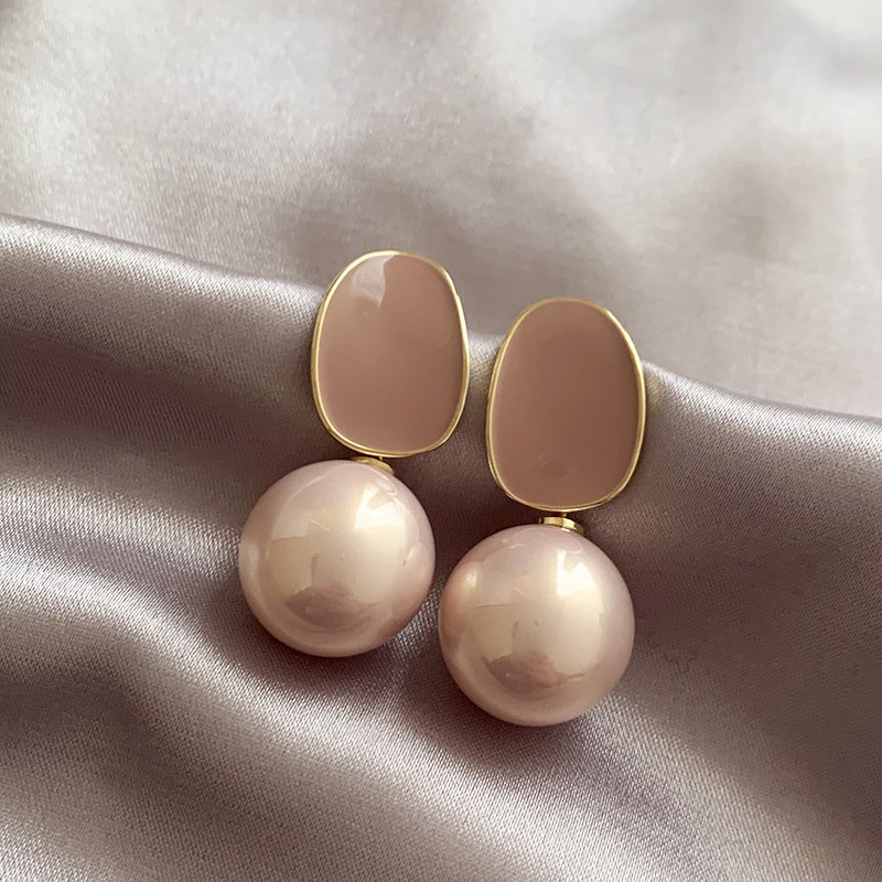 Pearl earrings 2024 new popular high-end earrings earrings earrings pendant women's light luxury temperament unique ear accessories