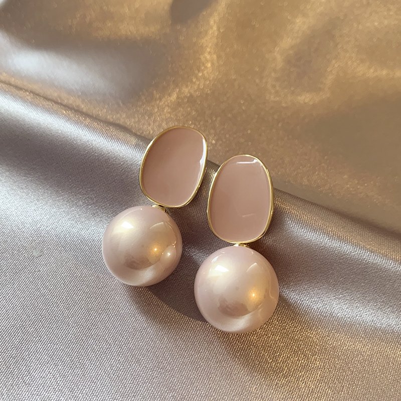 Pearl earrings 2024 new popular high-end earrings earrings earrings pendant women's light luxury temperament unique ear accessories