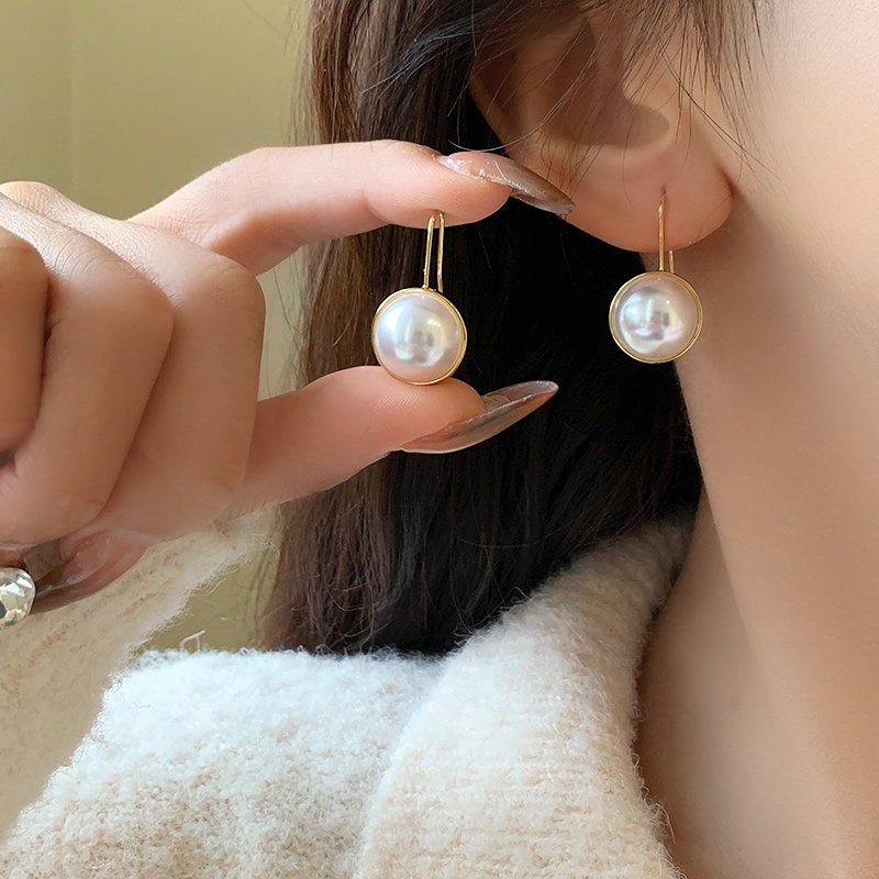 Pearl earrings for women, light luxury, high-end, niche temperament, earrings, ear hooks, 2024 new popular ear accessories