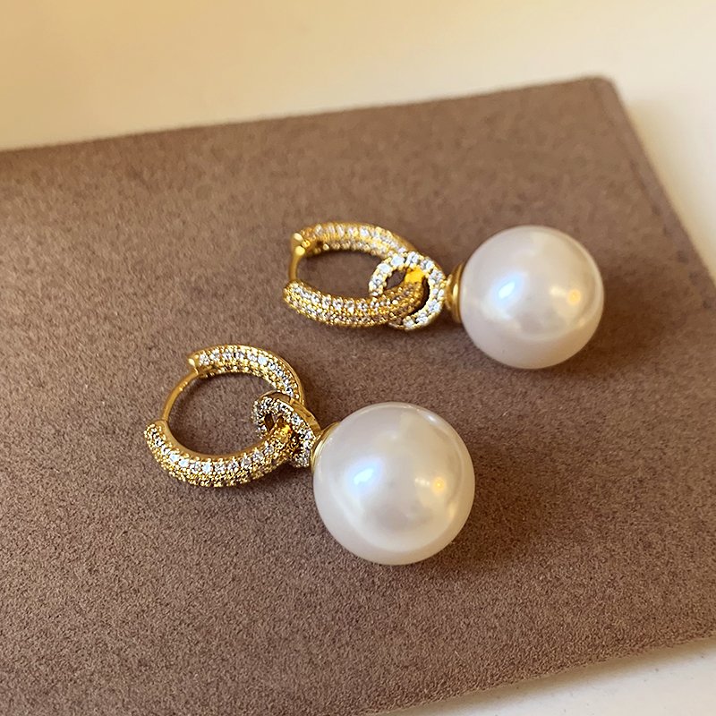 Pearl earrings for women, light luxury, high-end, niche, unique earrings, 2024 new explosive style, temperament, ear accessories