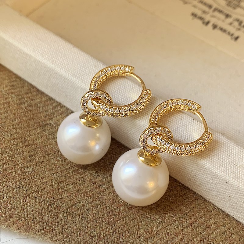 Pearl earrings for women, light luxury, high-end, niche, unique earrings, 2024 new explosive style, temperament, ear accessories