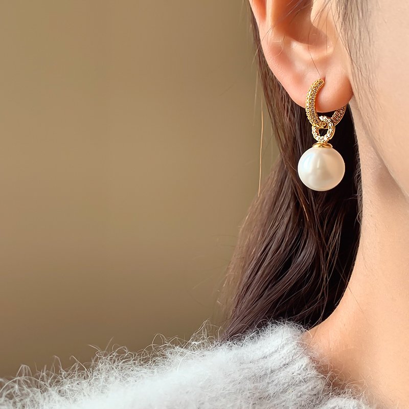 Pearl earrings for women, light luxury, high-end, niche, unique earrings, 2024 new explosive style, temperament, ear accessories