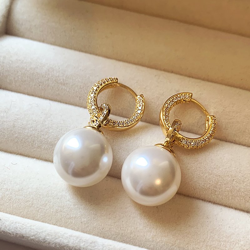 Pearl earrings for women, light luxury, high-end, niche, unique earrings, 2024 new explosive style, temperament, ear accessories