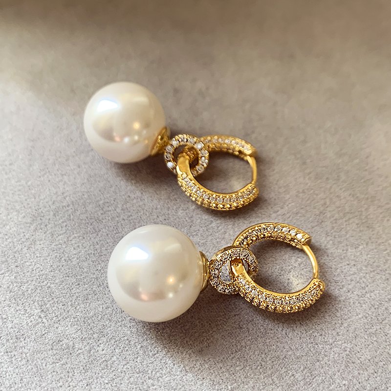 Pearl earrings for women, light luxury, high-end, niche, unique earrings, 2024 new explosive style, temperament, ear accessories