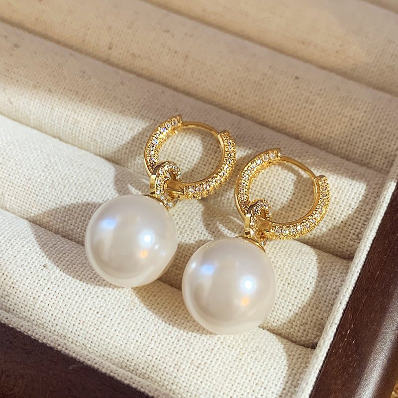 Pearl earrings for women, light luxury, high-end, niche, unique earrings, 2024 new explosive style, temperament, ear accessories