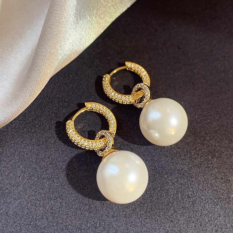 Pearl earrings for women, light luxury, high-end, niche, unique earrings, 2024 new explosive style, temperament, ear accessories