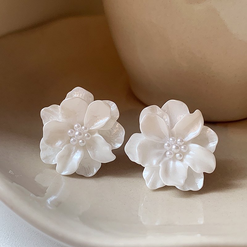 Pearl flower earrings for women, luxurious and high-end design, summer earrings, 2024 new popular item