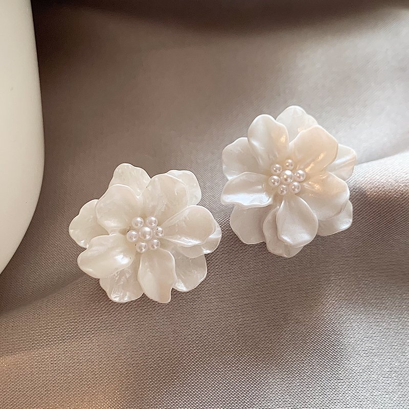 Pearl flower earrings for women, luxurious and high-end design, summer earrings, 2024 new popular item