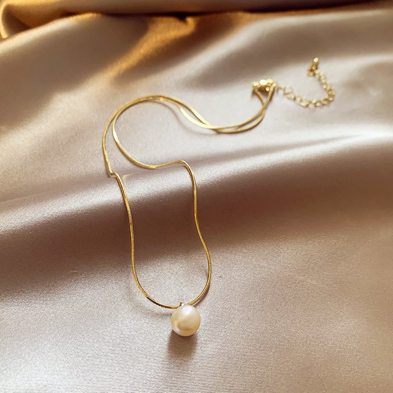 Pearl necklace accessories for women, light luxury, niche, high-end temperament, collarbone chain, 2024 new popular necklace