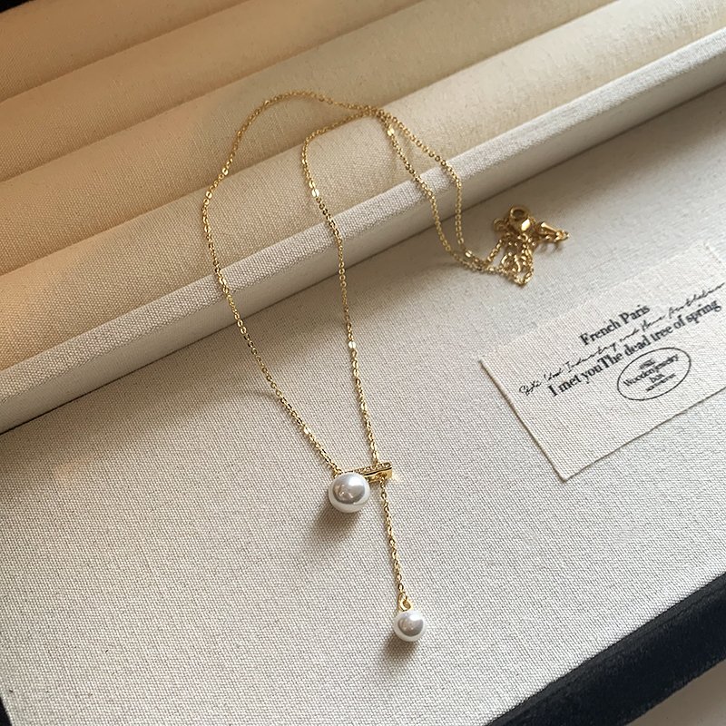 Pearl pendant necklace for women, light luxury, niche collarbone chain, 2024 new popular item, high-end necklace, temperament accessory