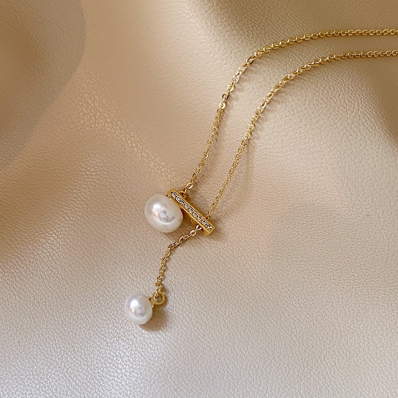 Pearl pendant necklace for women, light luxury, niche collarbone chain, 2024 new popular item, high-end necklace, temperament accessory