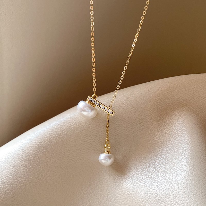 Pearl pendant necklace for women, light luxury, niche collarbone chain, 2024 new popular item, high-end necklace, temperament accessory