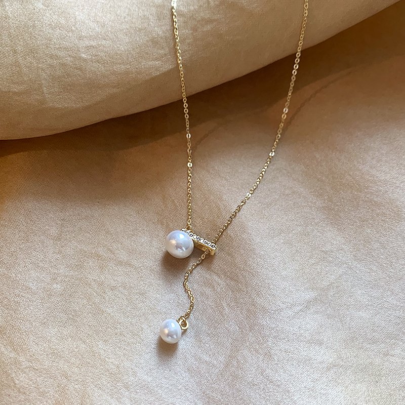 Pearl pendant necklace for women, light luxury, niche collarbone chain, 2024 new popular item, high-end necklace, temperament accessory