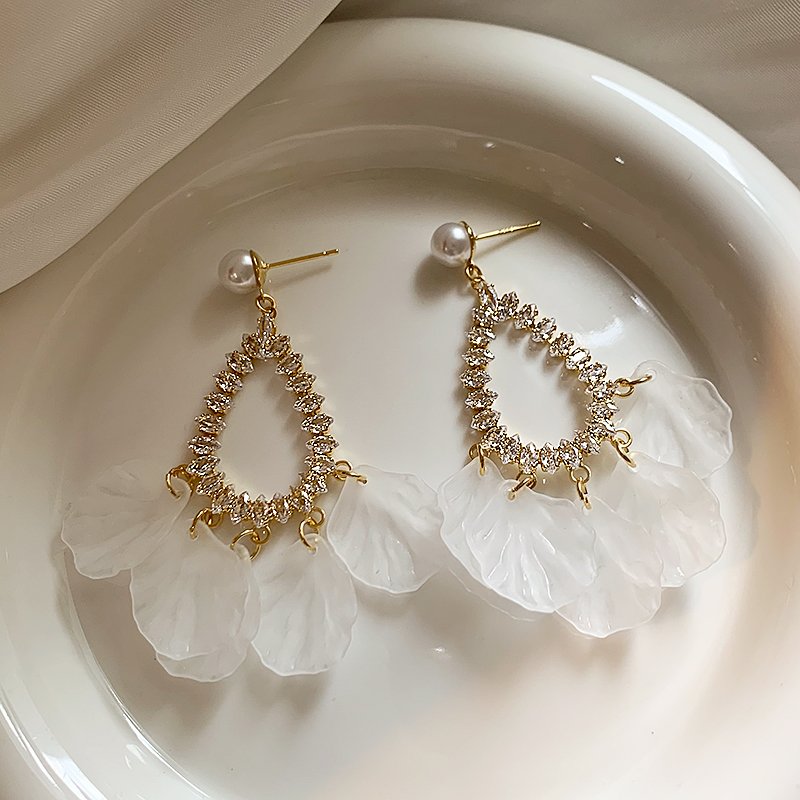 Petal long tassel earrings for women, light luxury niche earrings, 2024 new popular high-end earrings, unique earrings