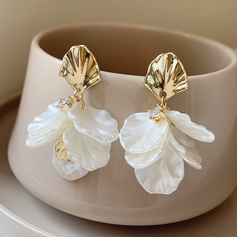 Petal tassel earrings for women, luxurious and high-end earrings, 2024 new popular summer earrings, niche and unique earrings