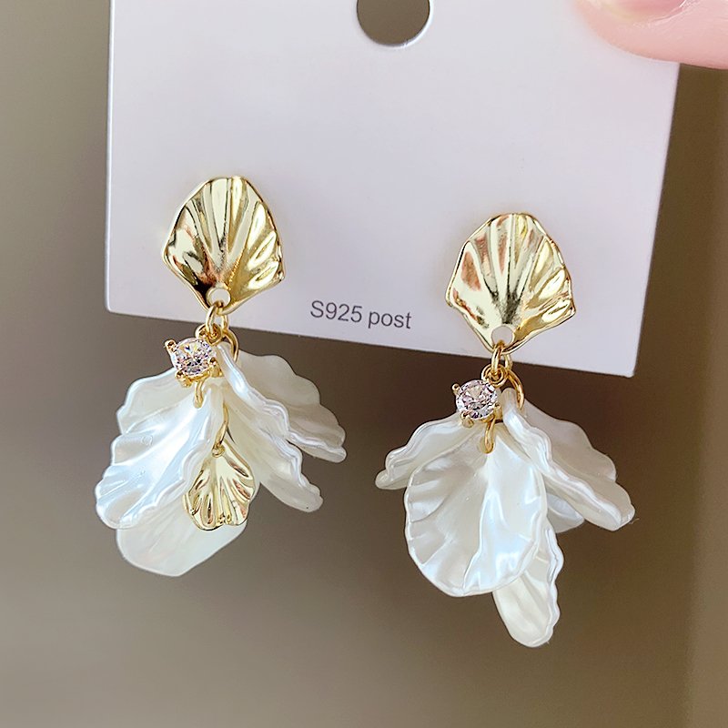 Petal tassel earrings for women, luxurious and high-end earrings, 2024 new popular summer earrings, niche and unique earrings