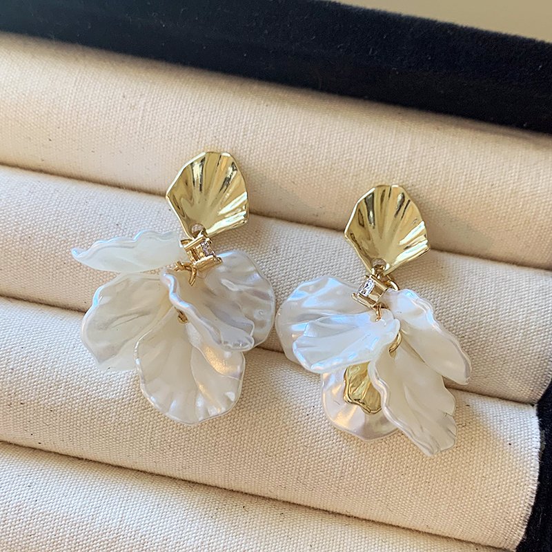 Petal tassel earrings for women, luxurious and high-end earrings, 2024 new popular summer earrings, niche and unique earrings