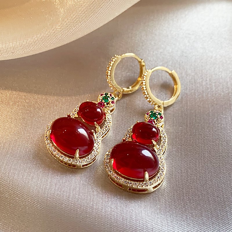 Pigeon blood red gourd earrings, women's light luxury high-end earrings, 2024 new popular style, temperament earrings, unique earrings