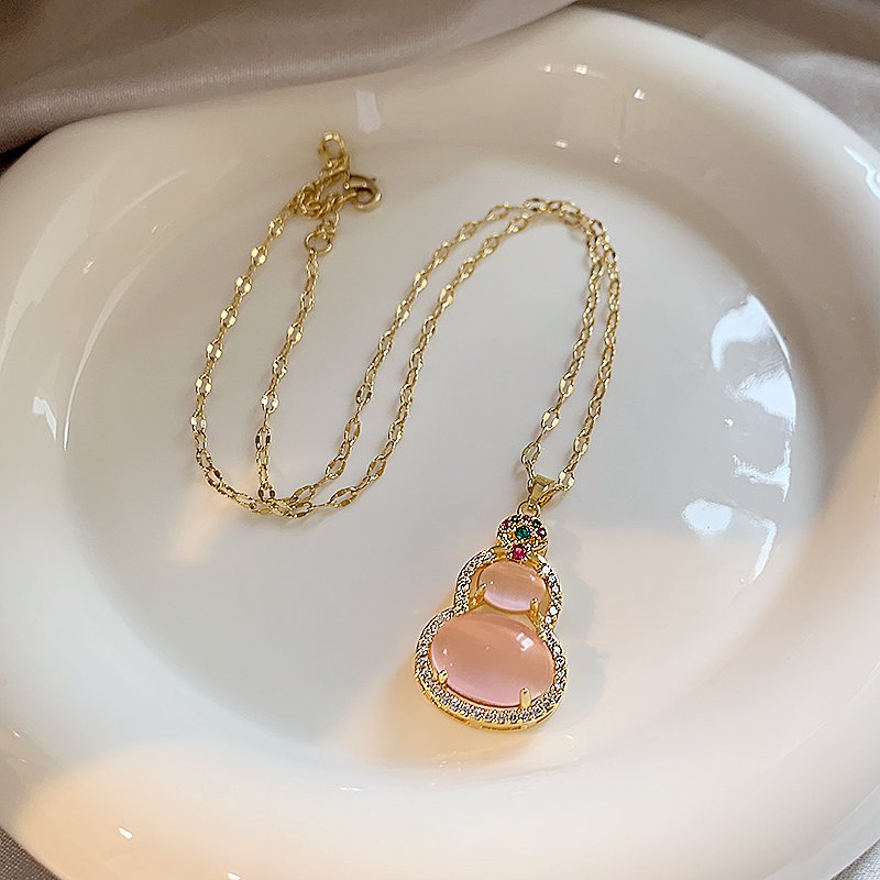 Pink cat eye stone gourd necklace for women, light luxury, niche collarbone chain accessories, 2024 new popular high-end necklace