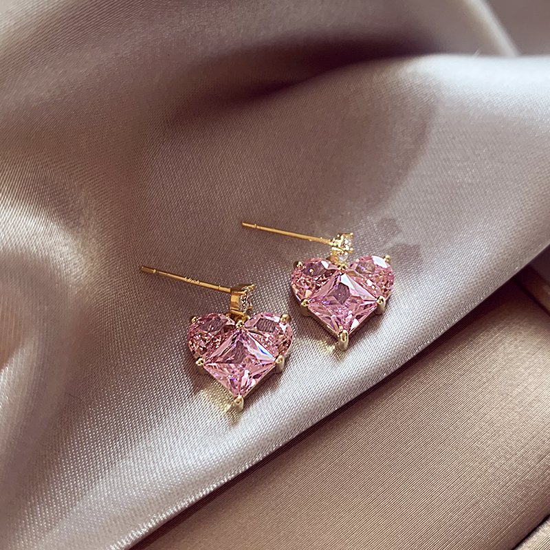 Pink heart-shaped earrings for women with a high-end and elegant temperament, 2024 new popular earrings, light luxury and unique ear accessories