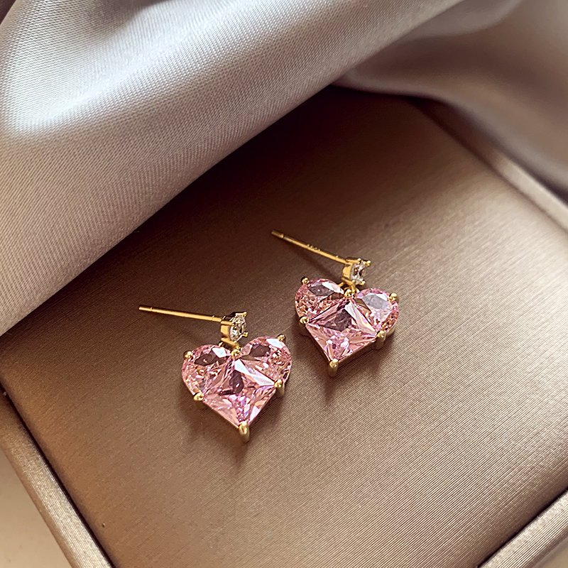 Pink heart-shaped earrings for women with a high-end and elegant temperament, 2024 new popular earrings, light luxury and unique ear accessories