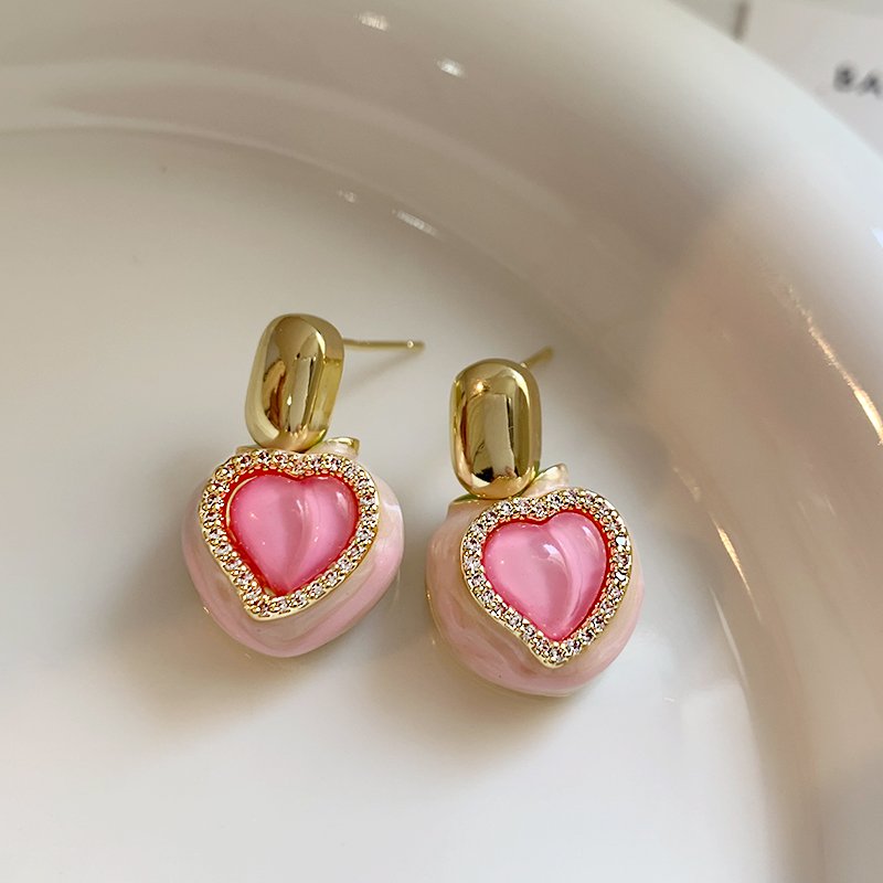 Pink peach heart earrings for women 2024 new popular item, high-end fashion earrings, light luxury temperament earrings, unique earrings