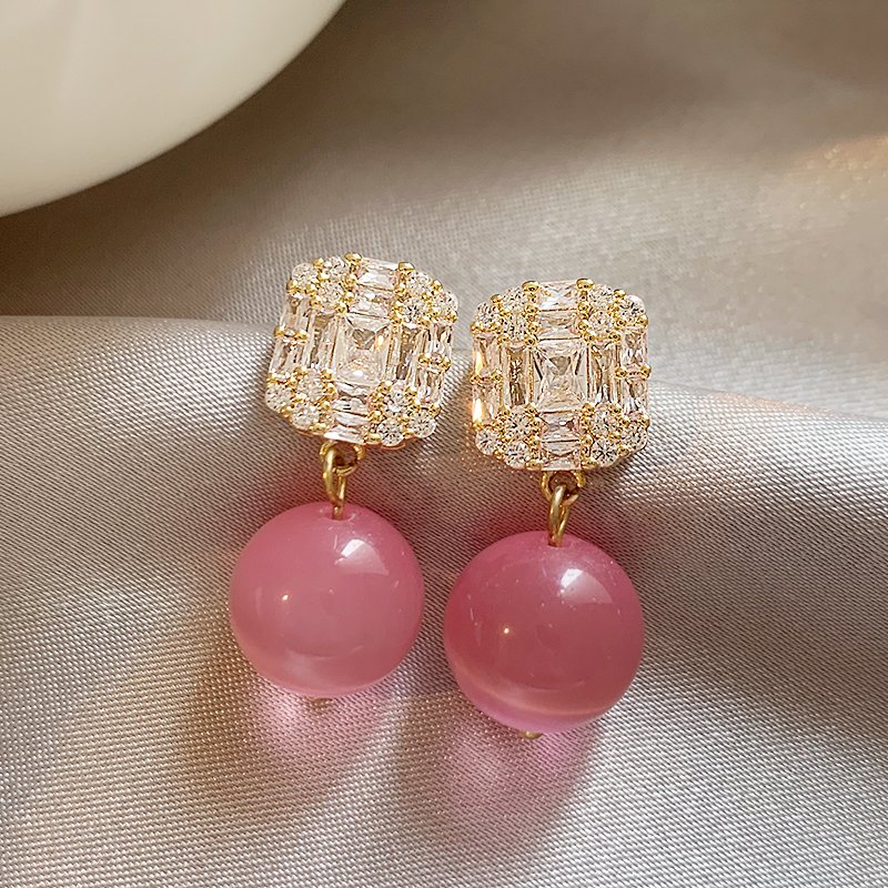 Pink round bead zircon earrings for women, luxurious and high-end earrings, 2024 new popular style, niche and unique earrings