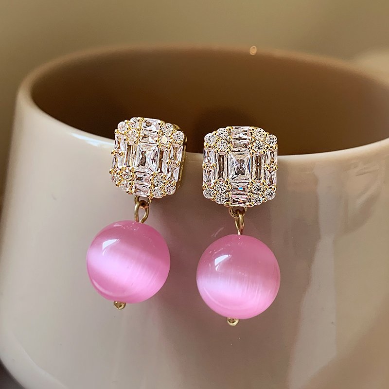 Pink round bead zircon earrings for women, luxurious and high-end earrings, 2024 new popular style, niche and unique earrings