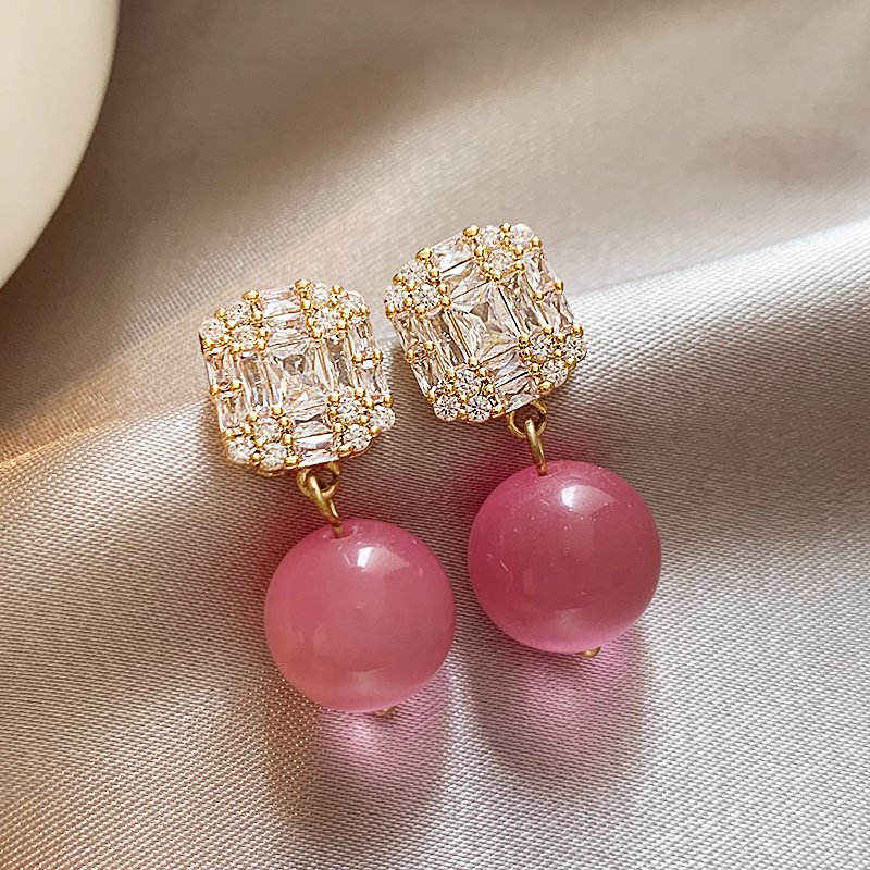 Pink round bead zircon earrings for women, luxurious and high-end earrings, 2024 new popular style, niche and unique earrings