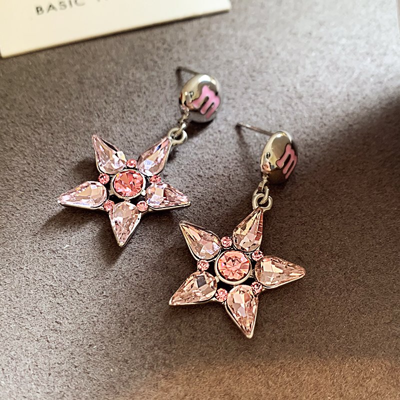 Pink zircon pentagram earrings for women, with a light luxury and high-end feel. 2024 new popular item, niche and unique ear accessory