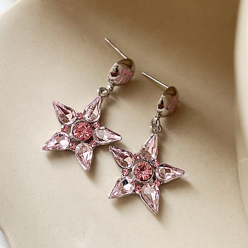 Pink zircon pentagram earrings for women, with a light luxury and high-end feel. 2024 new popular item, niche and unique ear accessory