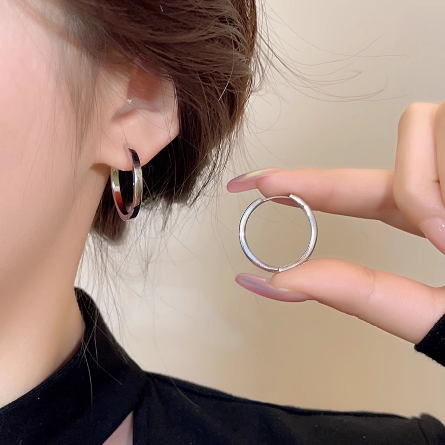 Plain ring earrings for women, light luxury, niche, unique earrings, 2024 new popular style, high-end temperament, circle earrings, earrings