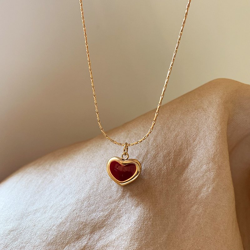 Red love titanium steel necklace for women, 2024 new pendant accessory, light luxury niche collarbone chain, high-end neck chain