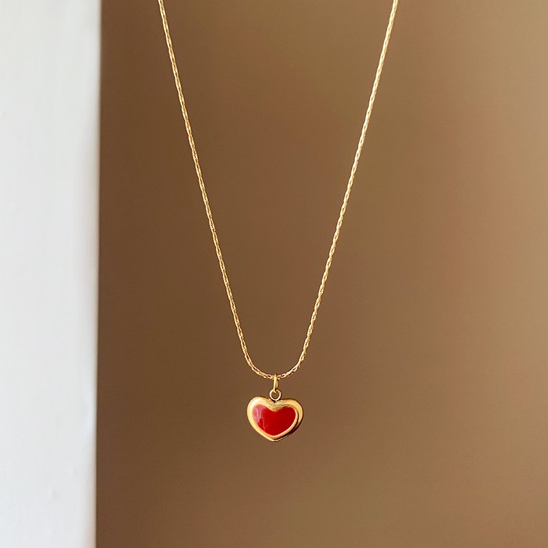 Red love titanium steel necklace for women, 2024 new pendant accessory, light luxury niche collarbone chain, high-end neck chain