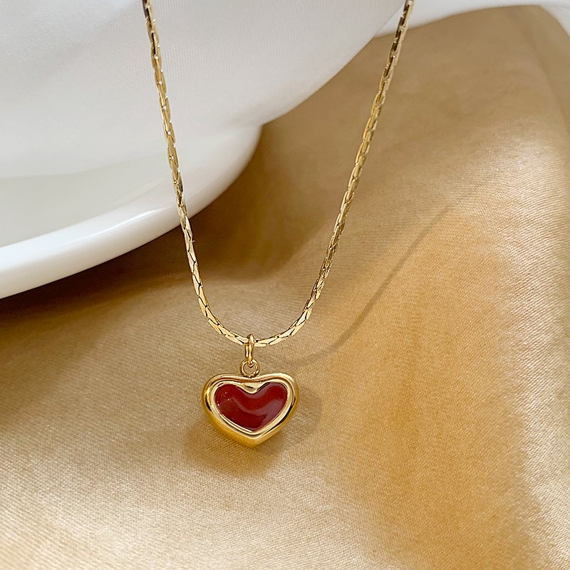 Red love titanium steel necklace for women, 2024 new popular item, light luxury niche collarbone chain accessory, high-end neck chain