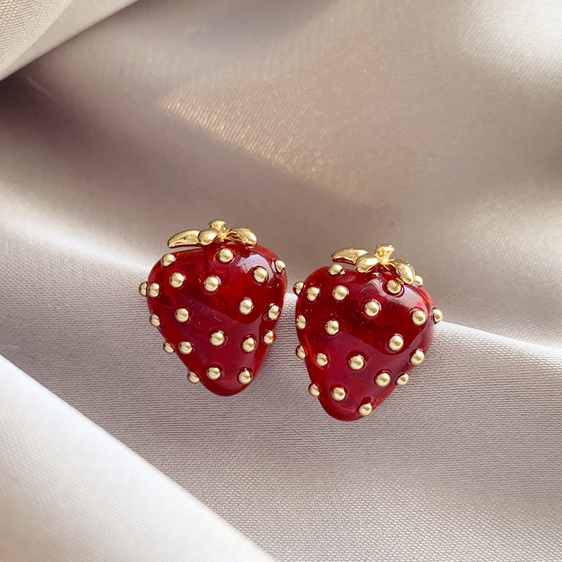 Red strawberry earrings for women, 2024 new explosive style earrings, light luxury and high-end, niche and unique ear accessories