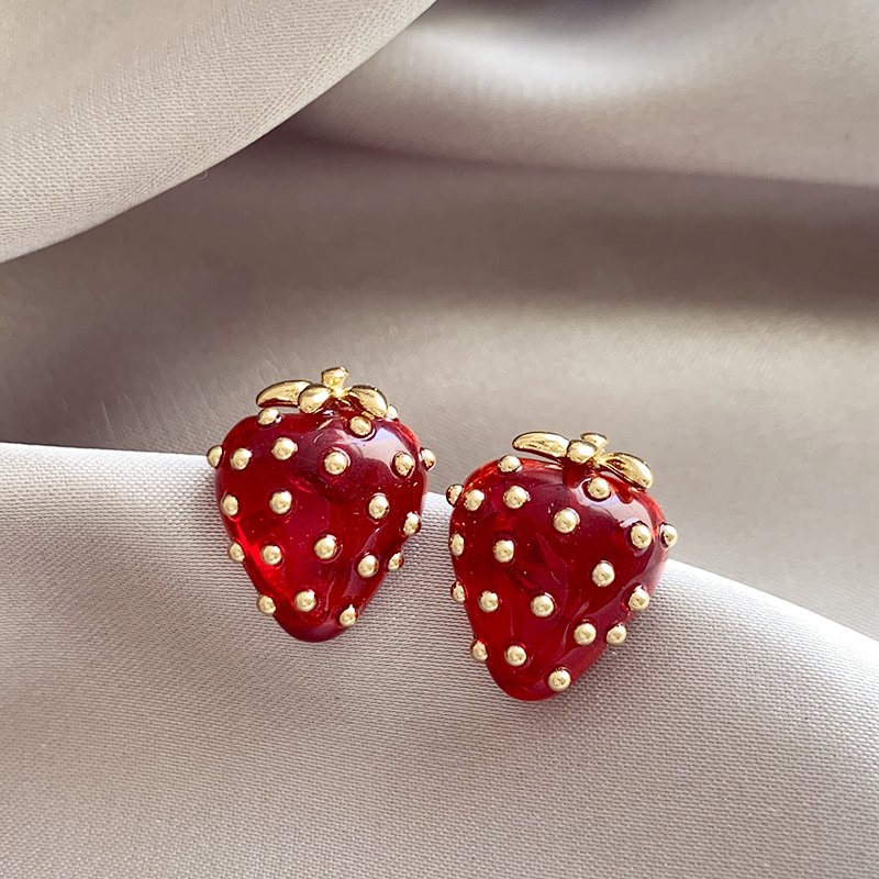 Red strawberry earrings for women, 2024 new explosive style earrings, light luxury and high-end, niche and unique ear accessories