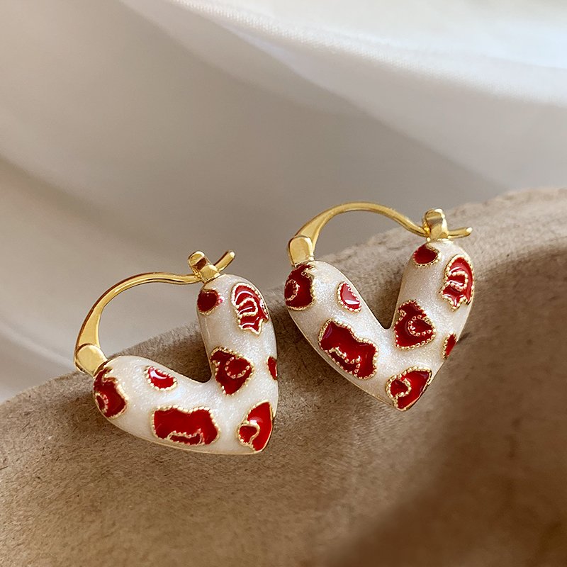 Red striped heart-shaped earrings with feminine temperament, 2024 new popular and niche earrings, light luxury and high-end earrings