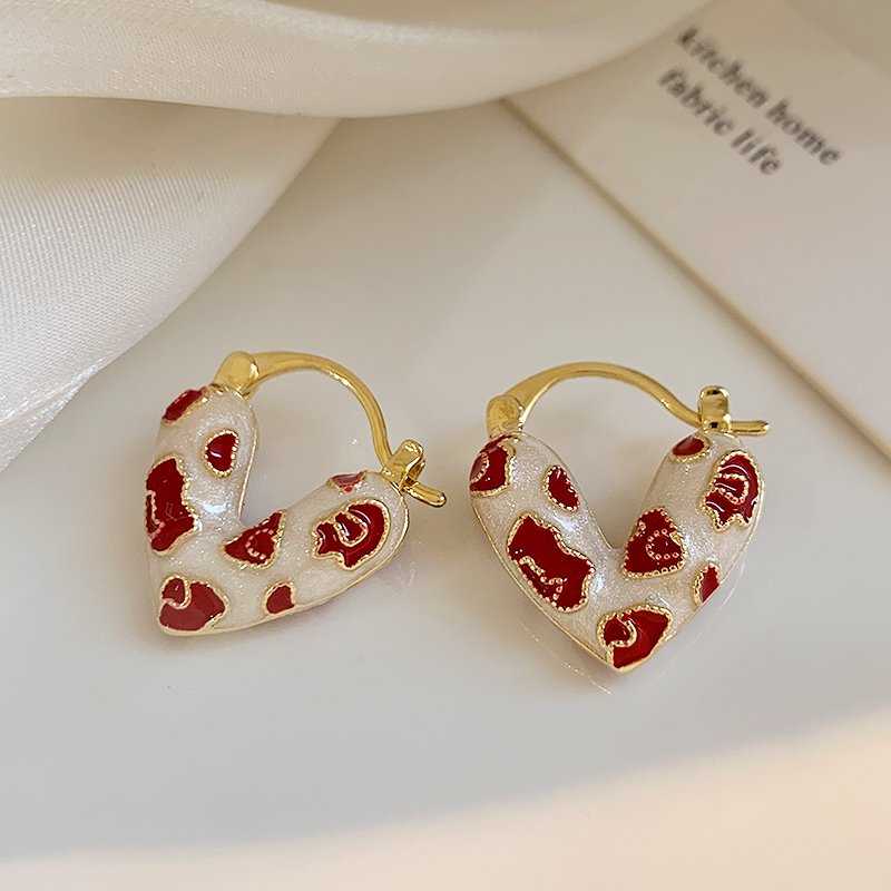 Red striped heart-shaped earrings with feminine temperament, 2024 new popular and niche earrings, light luxury and high-end earrings