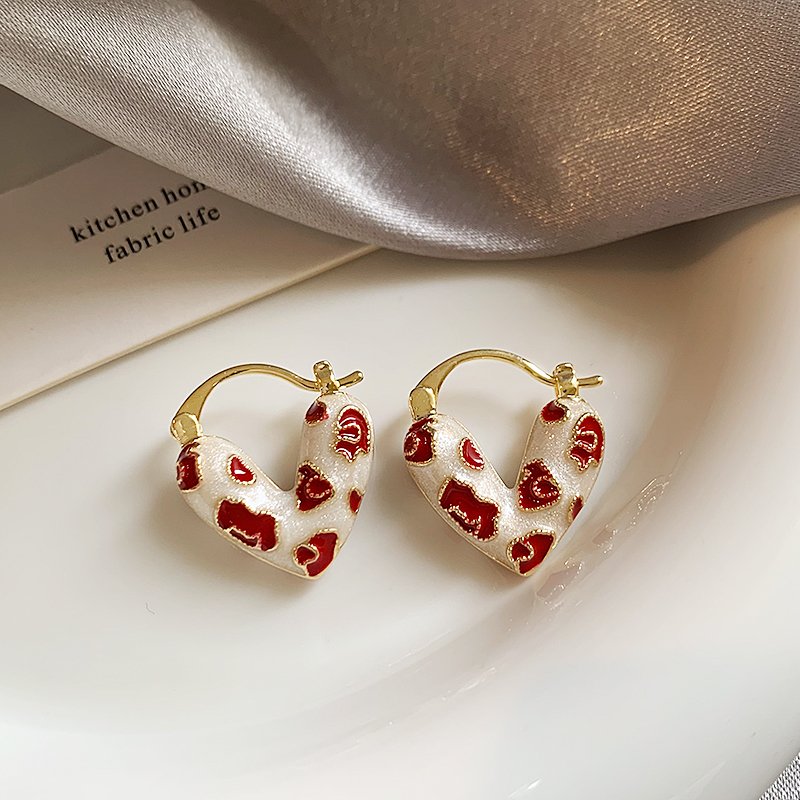 Red striped heart-shaped earrings with feminine temperament, 2024 new popular and niche earrings, light luxury and high-end earrings