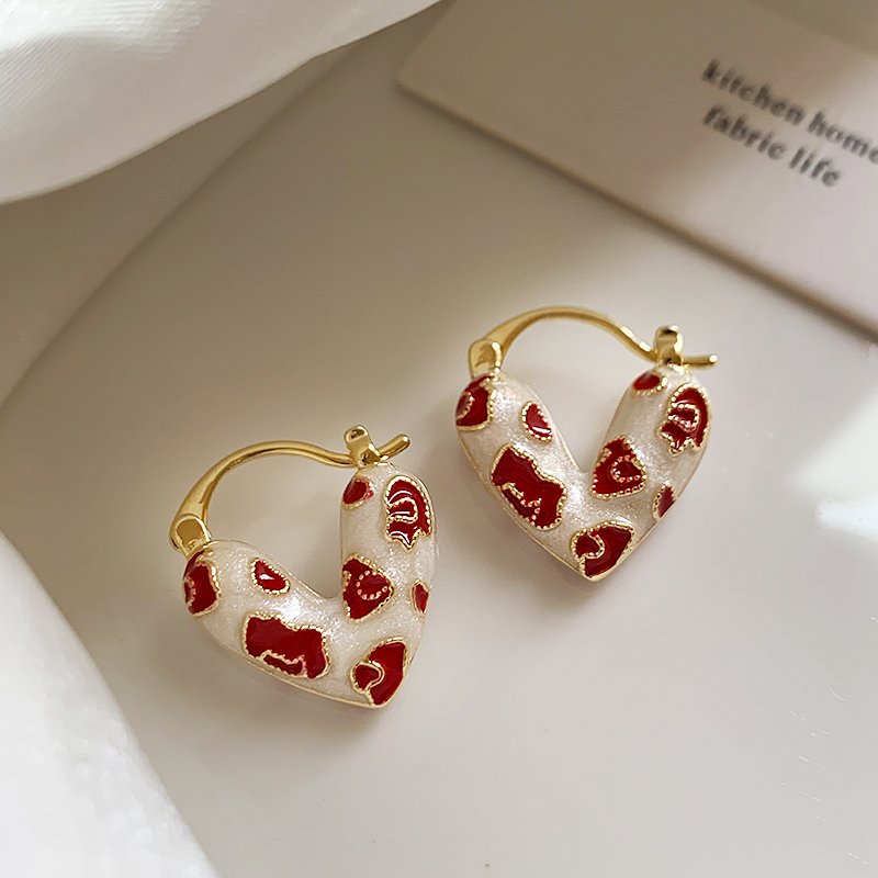 Red striped heart-shaped earrings with feminine temperament, 2024 new popular and niche earrings, light luxury and high-end earrings