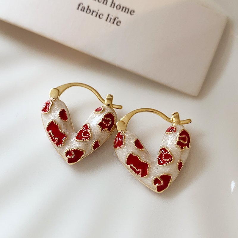 Red striped heart-shaped earrings with feminine temperament, 2024 new popular and niche earrings, light luxury and high-end earrings