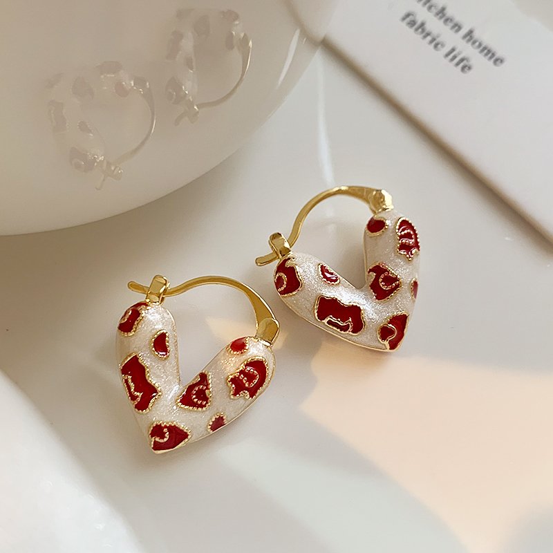 Red striped heart-shaped earrings with feminine temperament, 2024 new popular and niche earrings, light luxury and high-end earrings